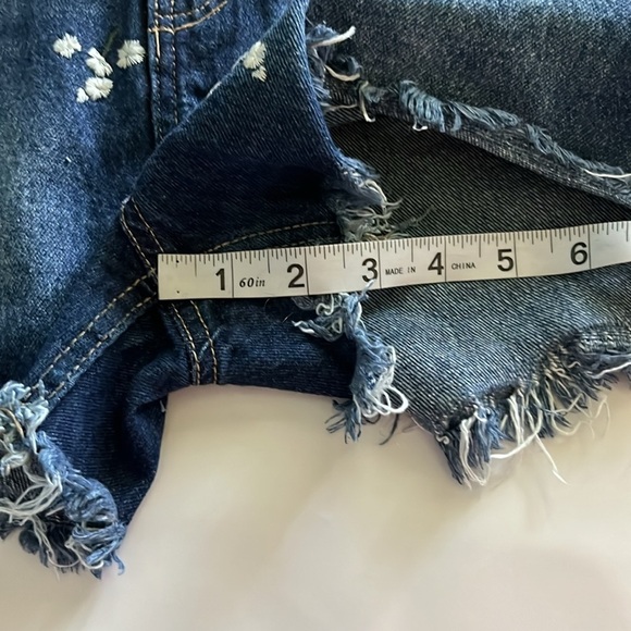 Ban Jara Embroidered Daisies Cut Off High Rise Shorts Size 1/24 - Picture 7 of 16